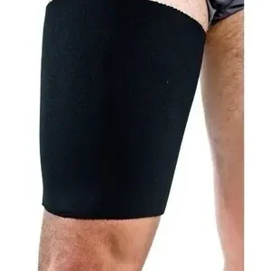Muslera de soporte para muslo que ayuda a estabilizar y proteger la zona muscular.